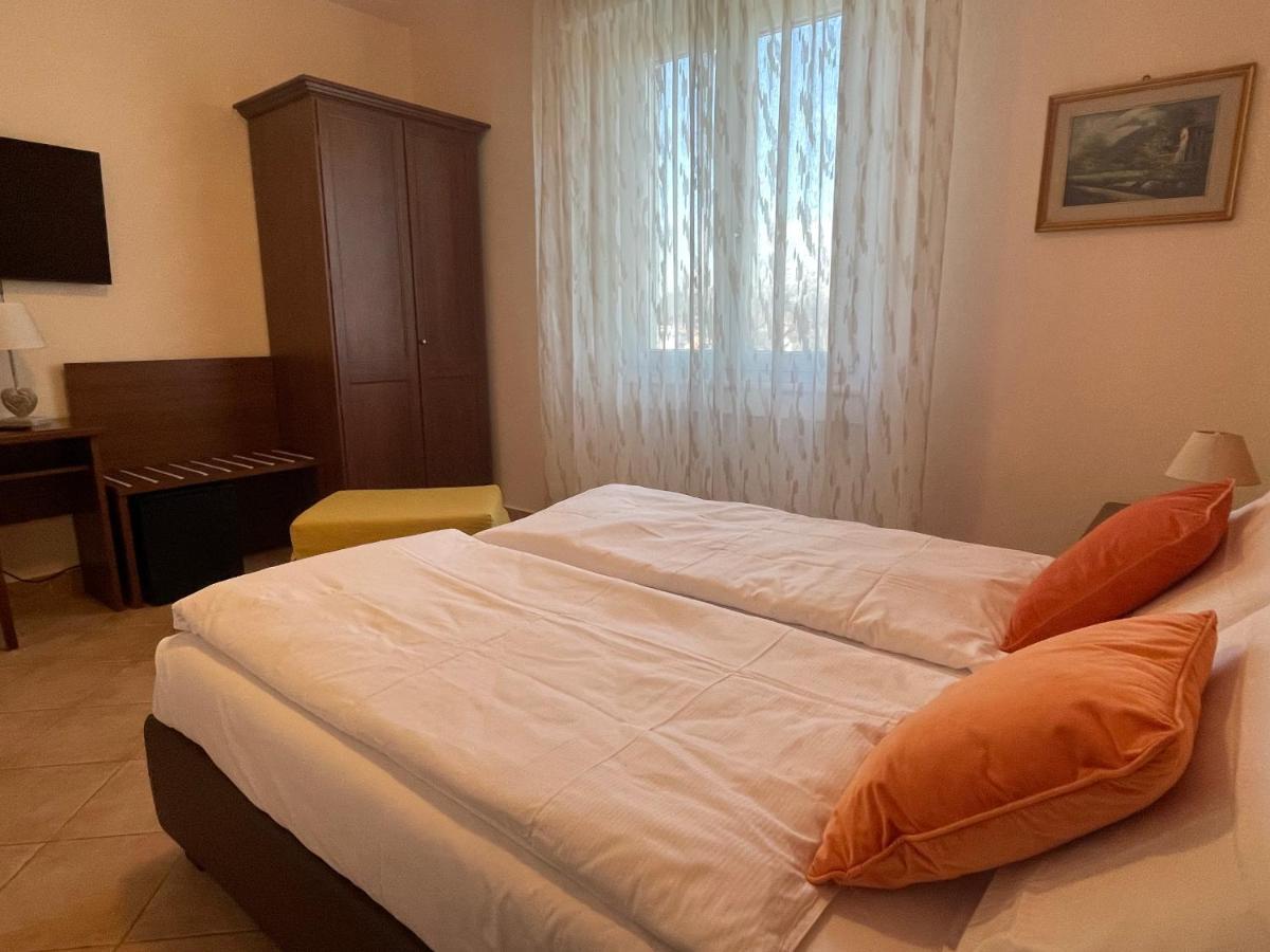 Betty'S House Bed and Breakfast Lazise Eksteriør billede