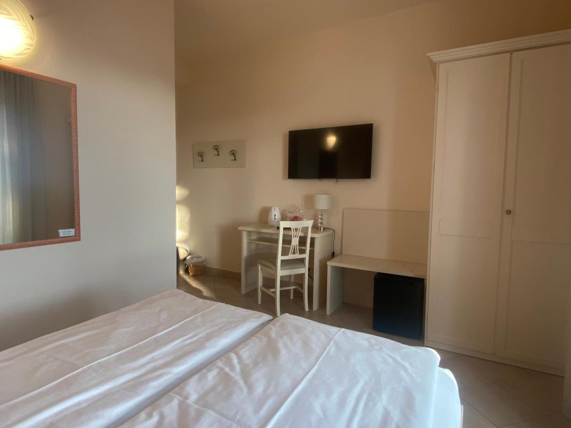Betty'S House Bed and Breakfast Lazise Eksteriør billede